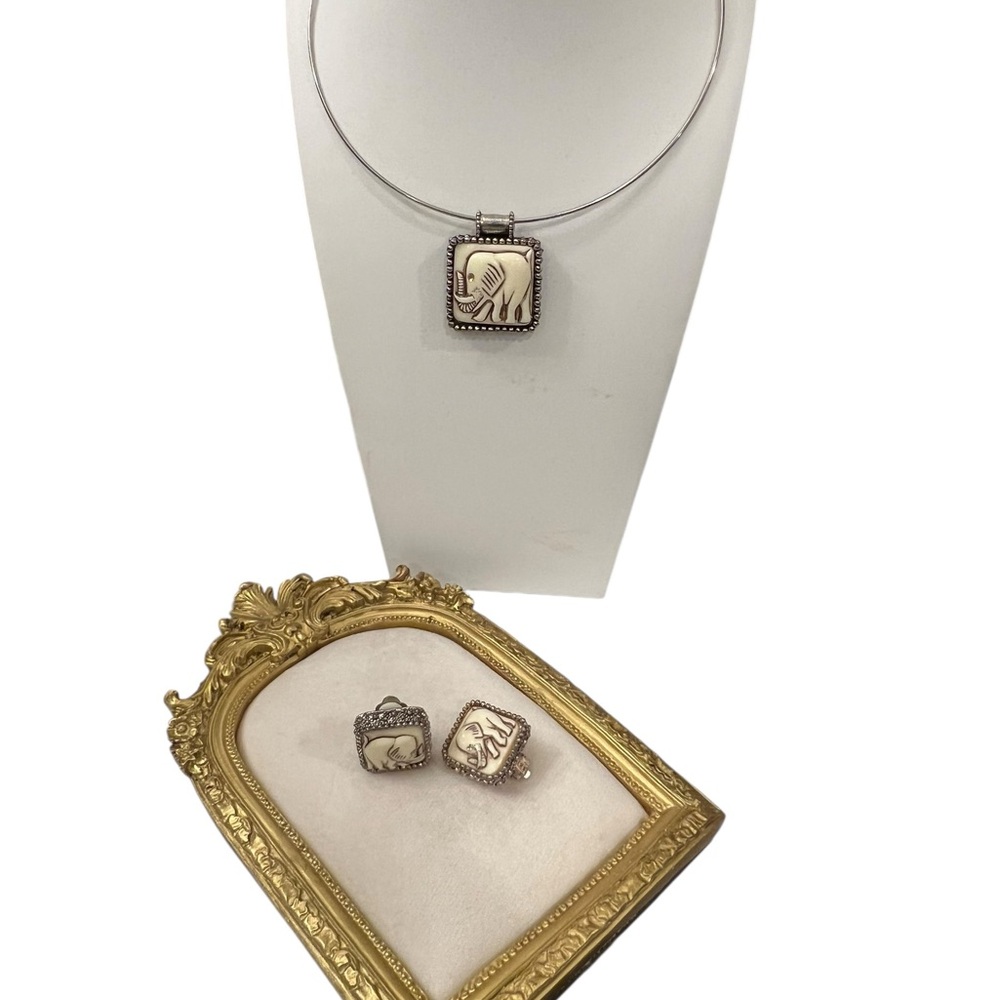 Vintage Ivory Carved Elephant Pendant Necklace Clip On Earrings Set Rhinestones‎